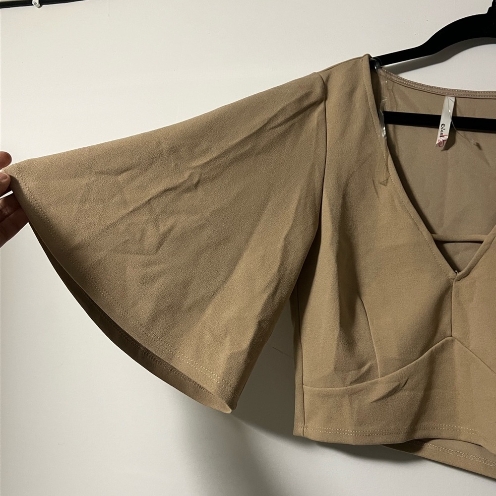 NWOT Elegant Tan V-Neck Crop Top - Picture 3 of 6